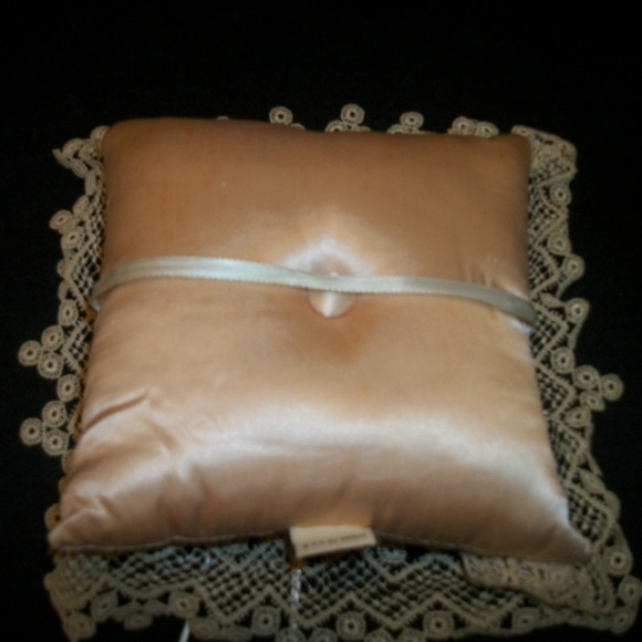LOVELY RETRO BROCANTE LACE PILLOW OR RING CUSHION - Picture 2 of 2